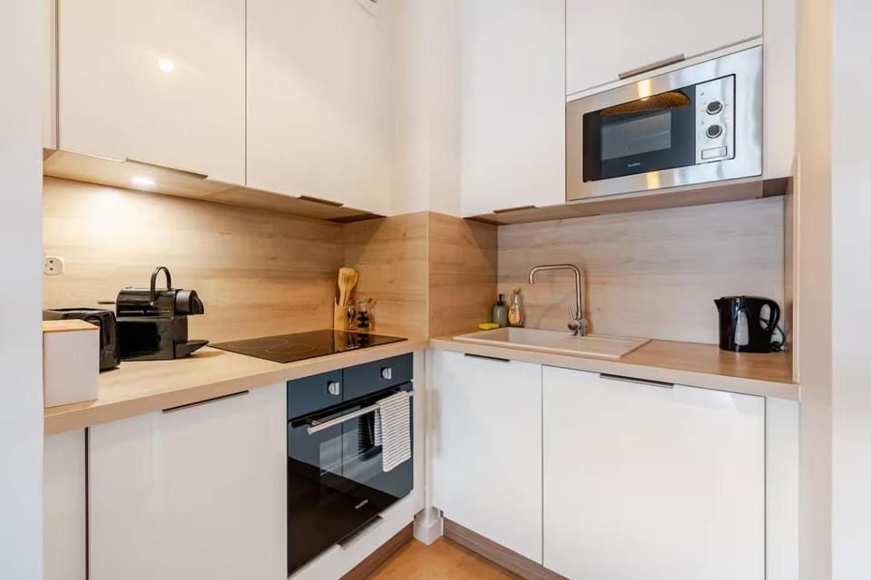 Coffee/tea facilities, Kitchen or kitchenette, dishwasher, microwave, oven, stove, toaster