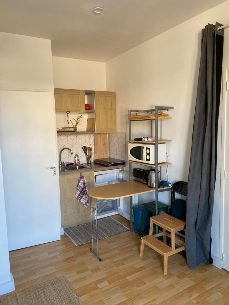 Kitchen or kitchenette, Dining area, stove, toaster
