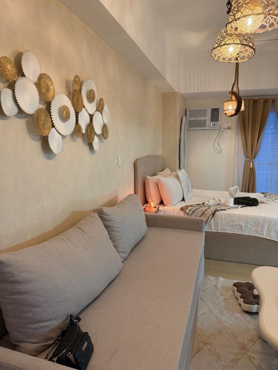 Bed, Living room