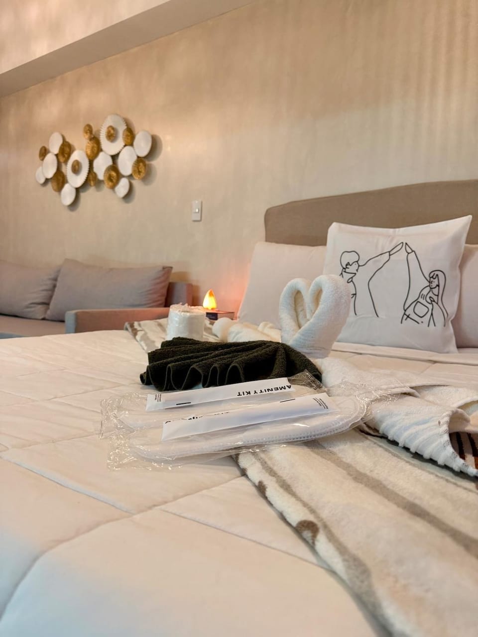 Cozy High Floor Venice Studio with Balcony Walk to M Apartment in Makati