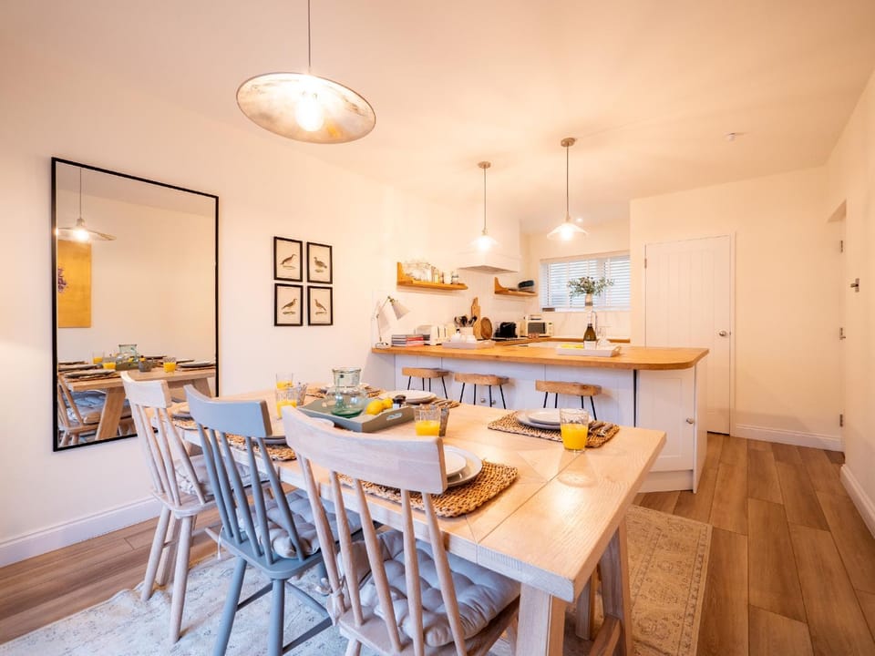 Dining area, kitchen
