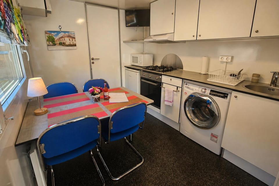 Kitchen or kitchenette, Living room, Seating area, washing machine, dryer, kitchen