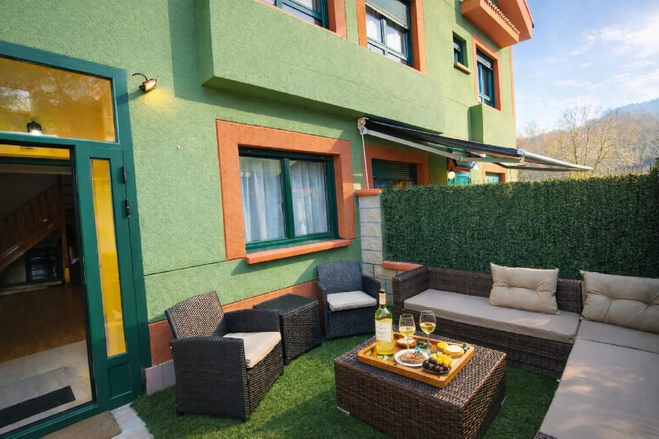 Property building, BBQ facilities, Balcony/Terrace