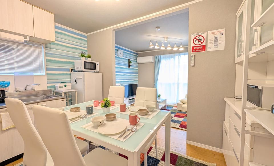 Dining area, Food