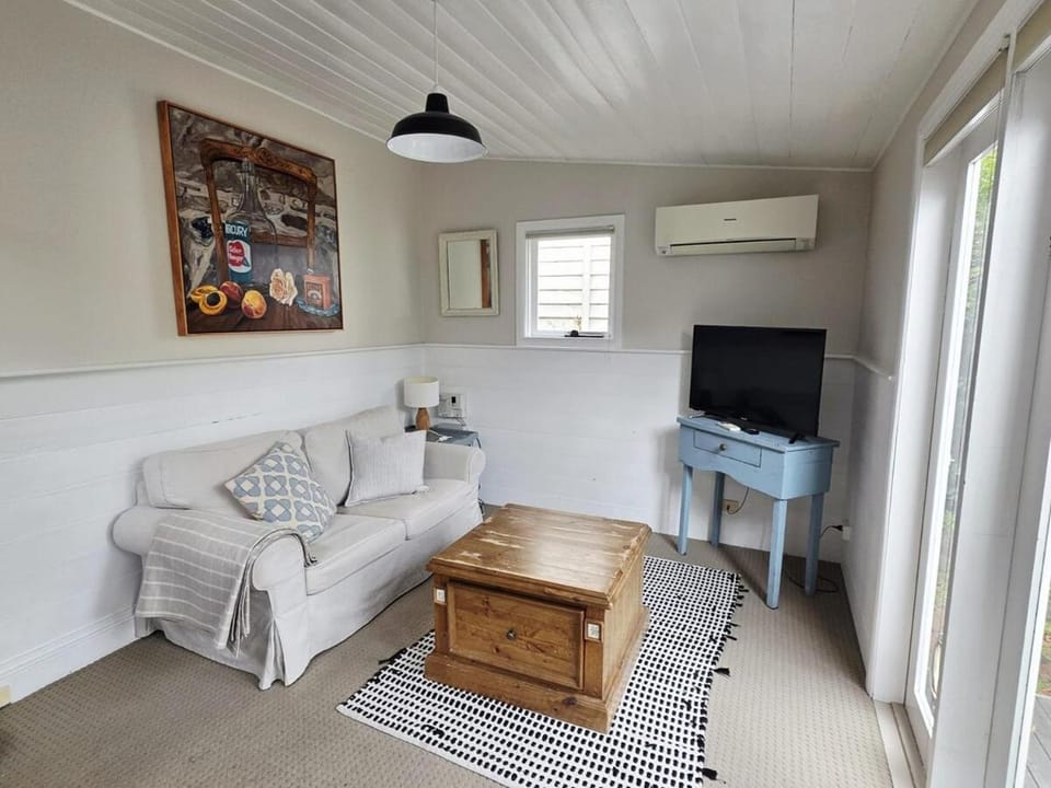 Cascade Cottage Circa 1840 House in Tasmania