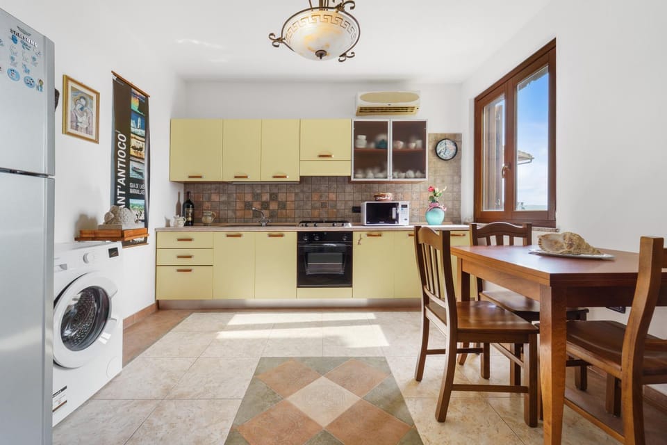 Property building, Kitchen or kitchenette, Living room