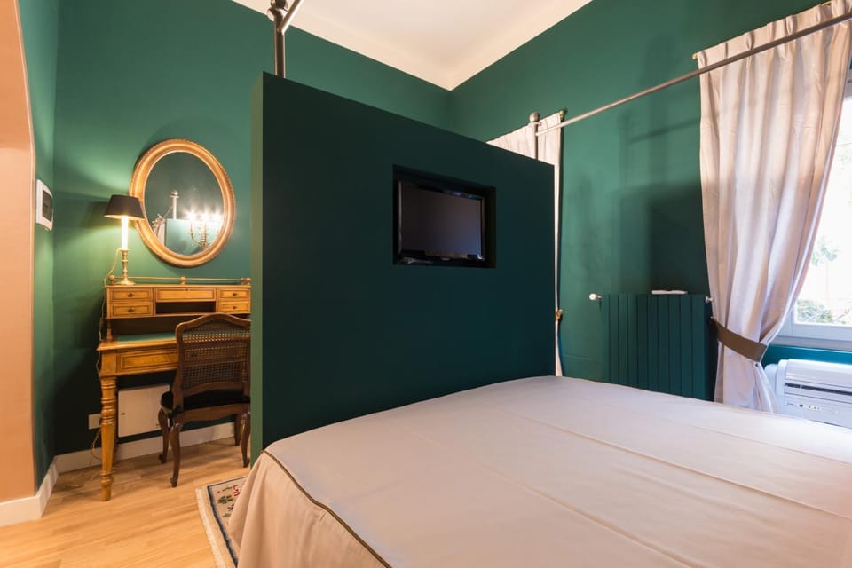 Bed, Photo of the whole room