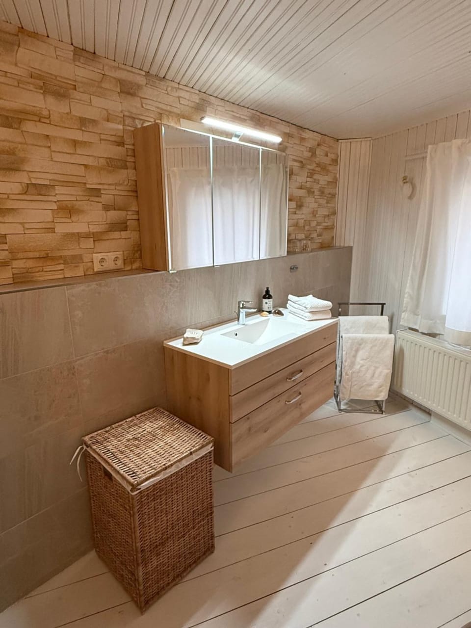 Bathroom, towels