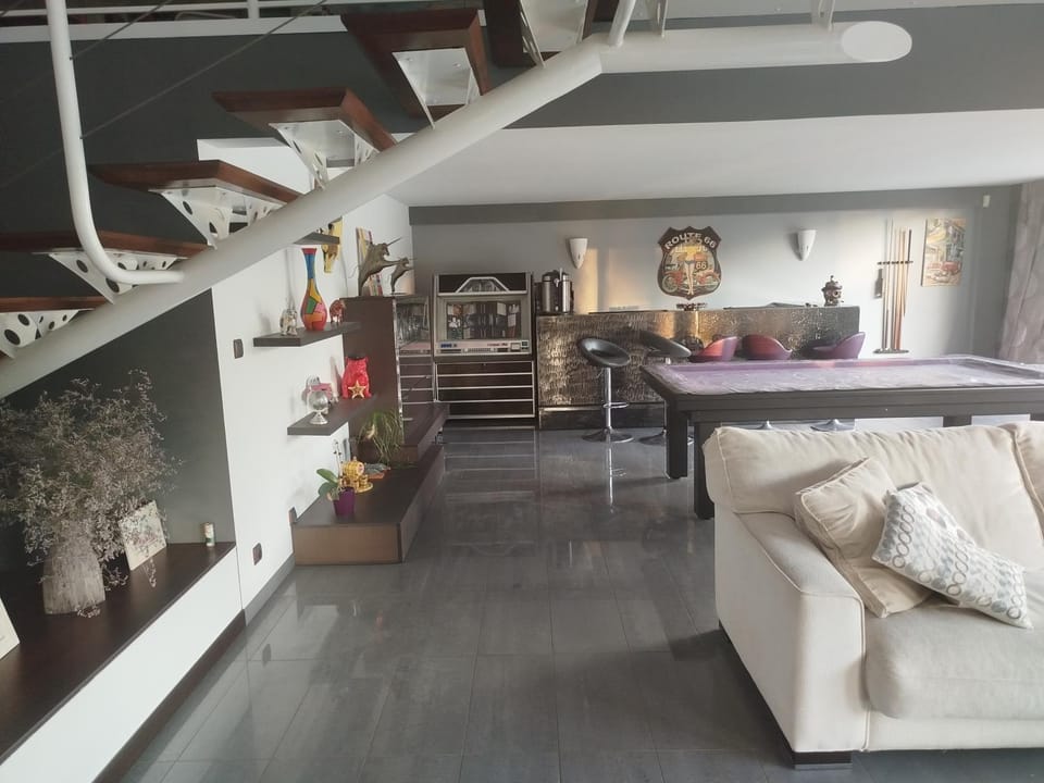 Villa de 360 m2 avec piscine et jacuzzi Villa in Lunel