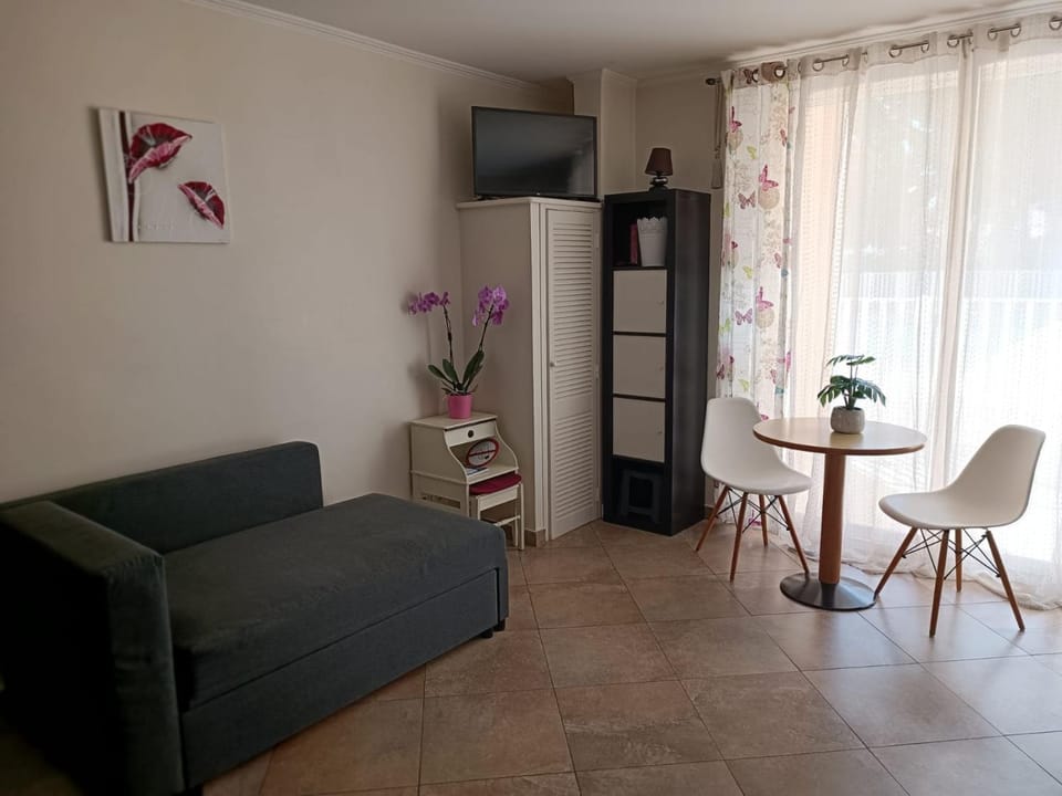 Proche de Monaco appartement devant piscine Apartment in Monaco