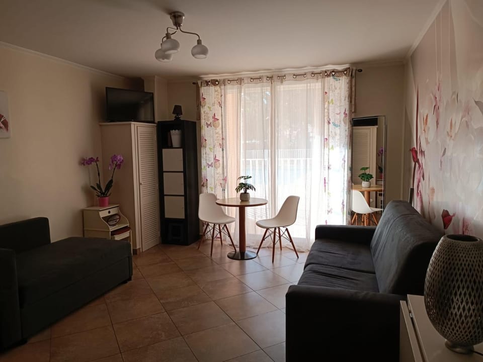 Proche de Monaco appartement devant piscine Apartment in Monaco