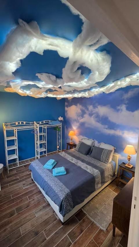 Bed, Photo of the whole room, Bedroom