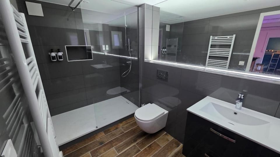 Shower, Toilet, Bathroom