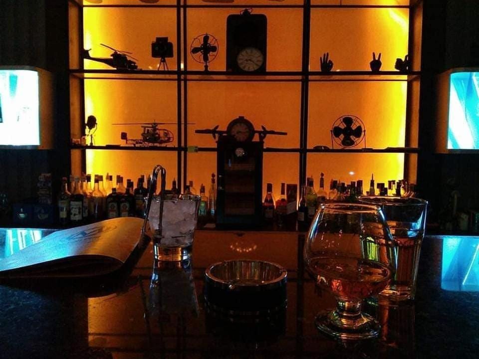 Restaurant/places to eat, Nightclub / DJ, TV and multimedia, Food and drinks
