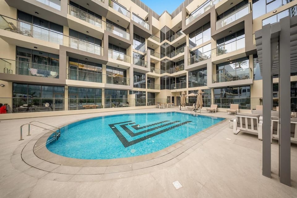 FIRST CLASS 1BR Stylish Circle Mall Doorstep Apartment in Dubai