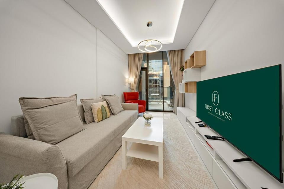 FIRST CLASS 1BR Stylish Circle Mall Doorstep Apartment in Dubai