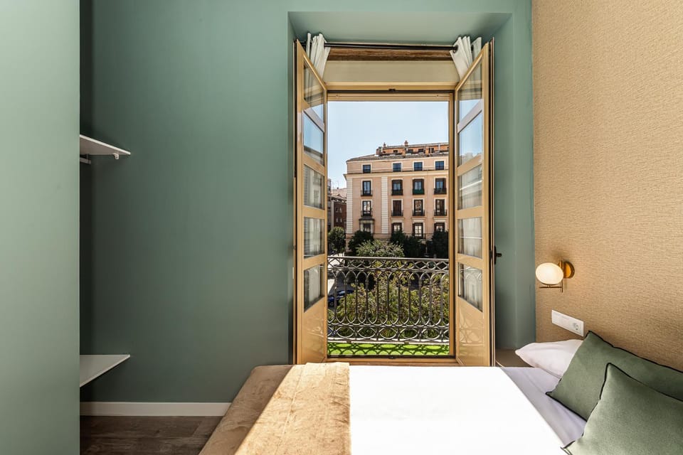 Queen's Puerta del Sol Boutique I - Alojamiento Corta Estancia Apartment in Centro