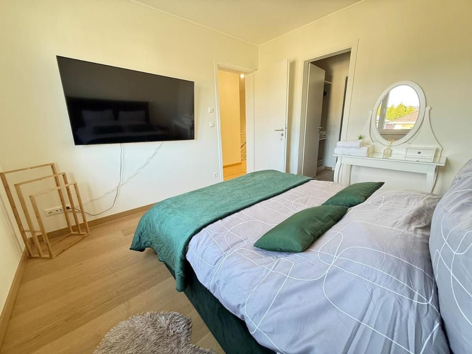 New House 4 adultes - 2 enfants - 180 m2 House in Luxembourg District, Luxembourg