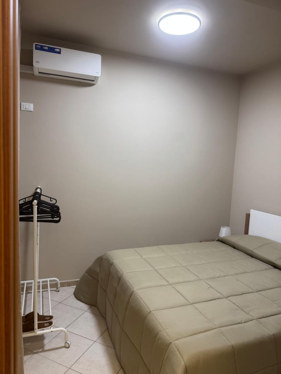 Bedroom, air conditioner