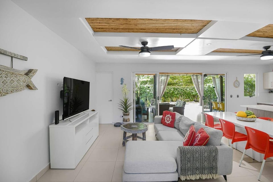 Communal lounge/ TV room, TV and multimedia, Living room