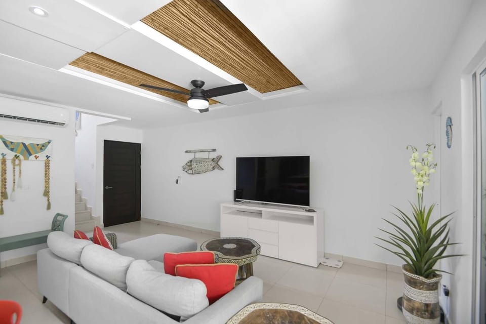 Communal lounge/ TV room, TV and multimedia, Living room