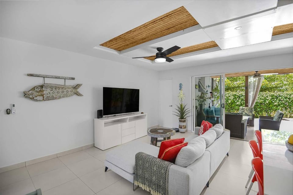 Communal lounge/ TV room, TV and multimedia, Living room