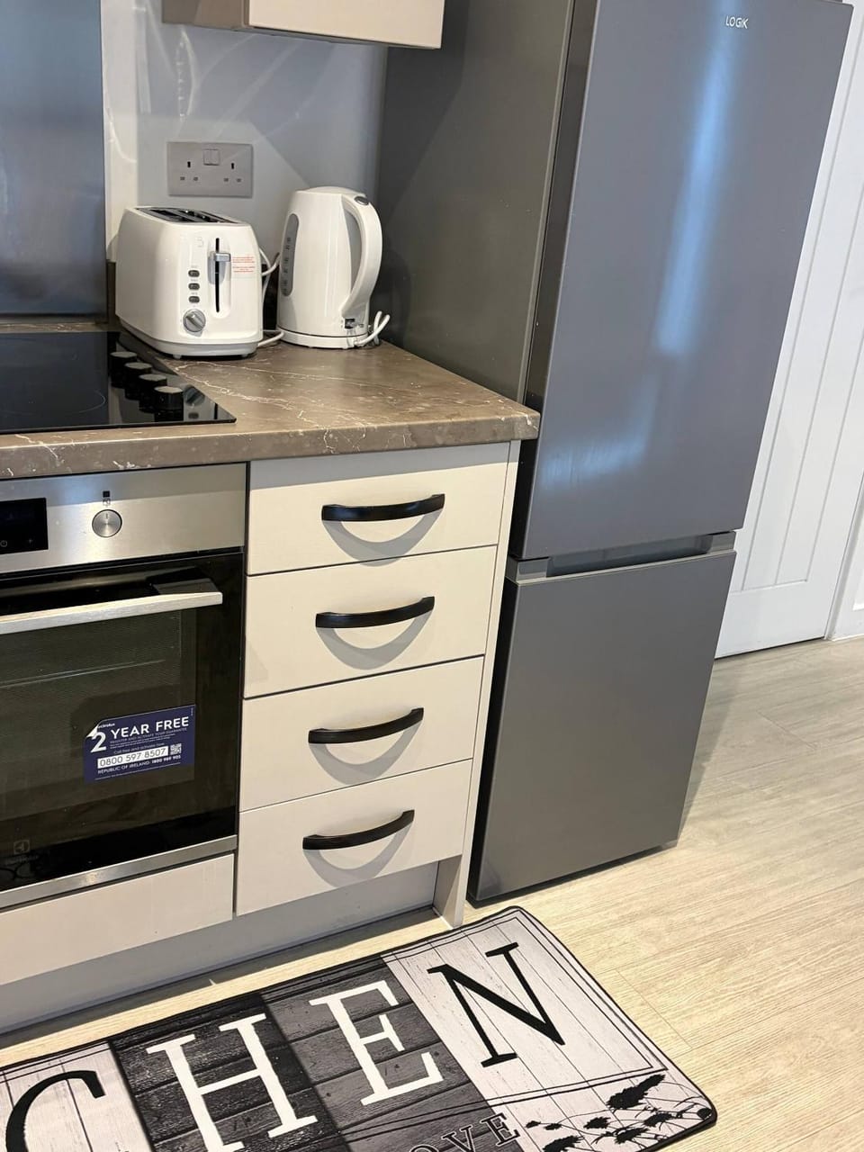Coffee/tea facilities, toaster, kitchen