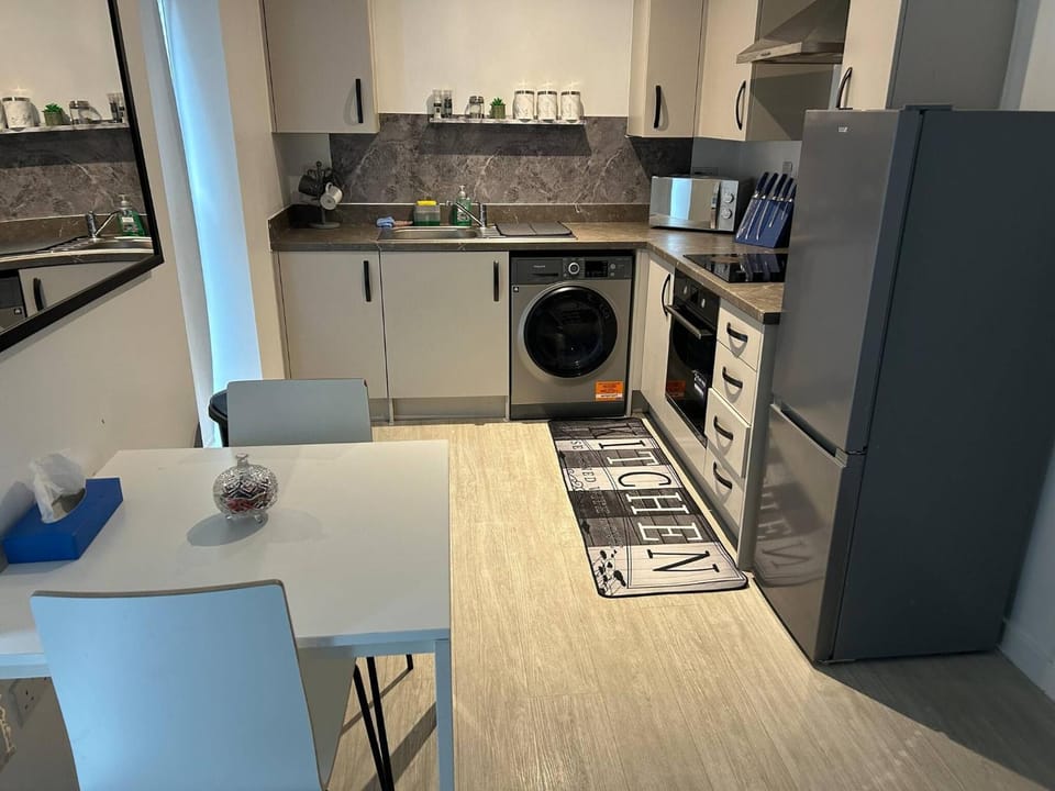 Dining area, microwave, laundry, washing machine, kitchen