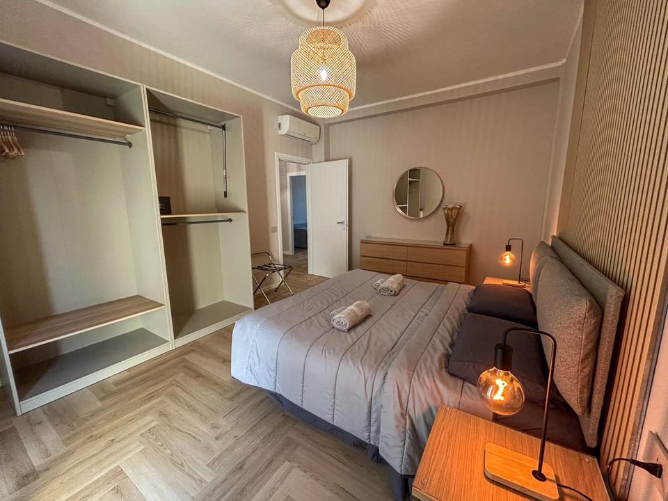 Bed, Photo of the whole room, Bedroom, towels, wardrobe