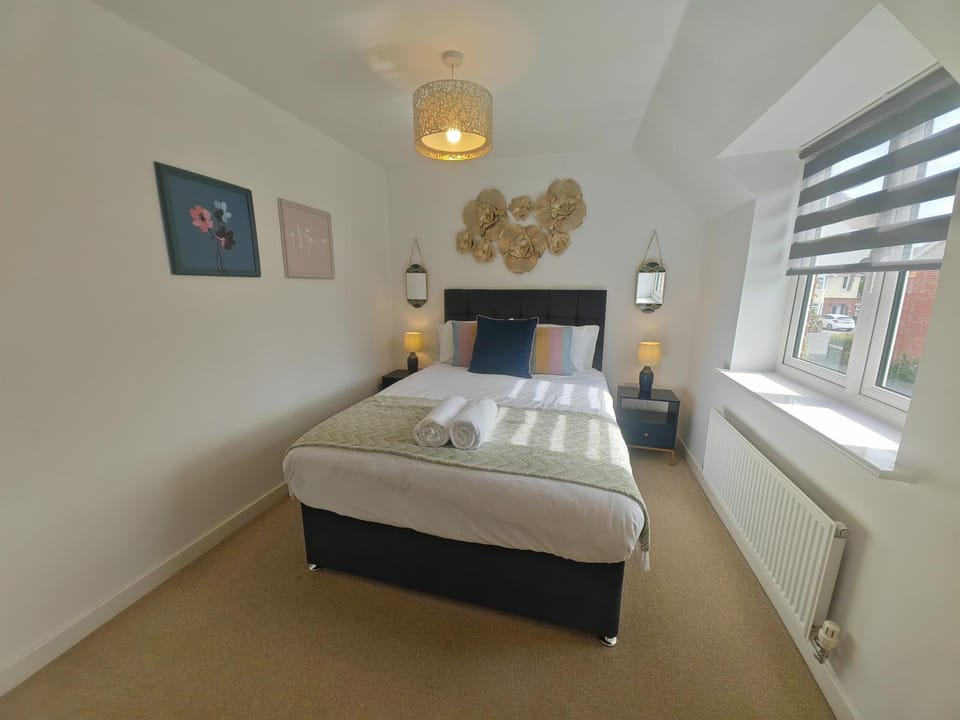 Spacious 2Bed Maisonette Business or Leisure Apartment in Eastleigh District