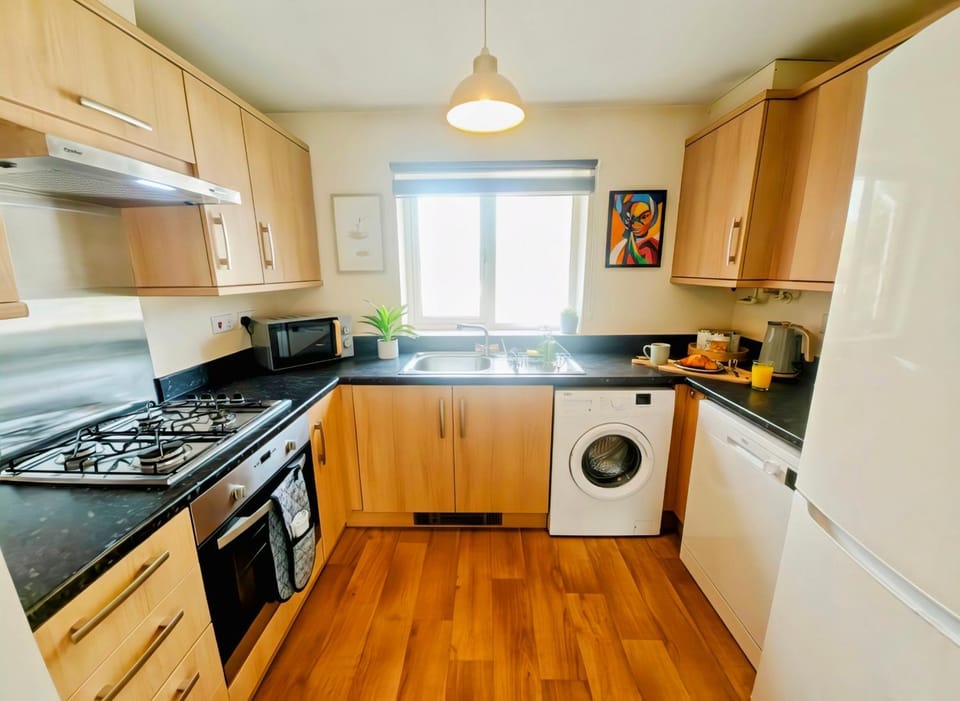 Spacious 2Bed Maisonette Business or Leisure Apartment in Eastleigh District