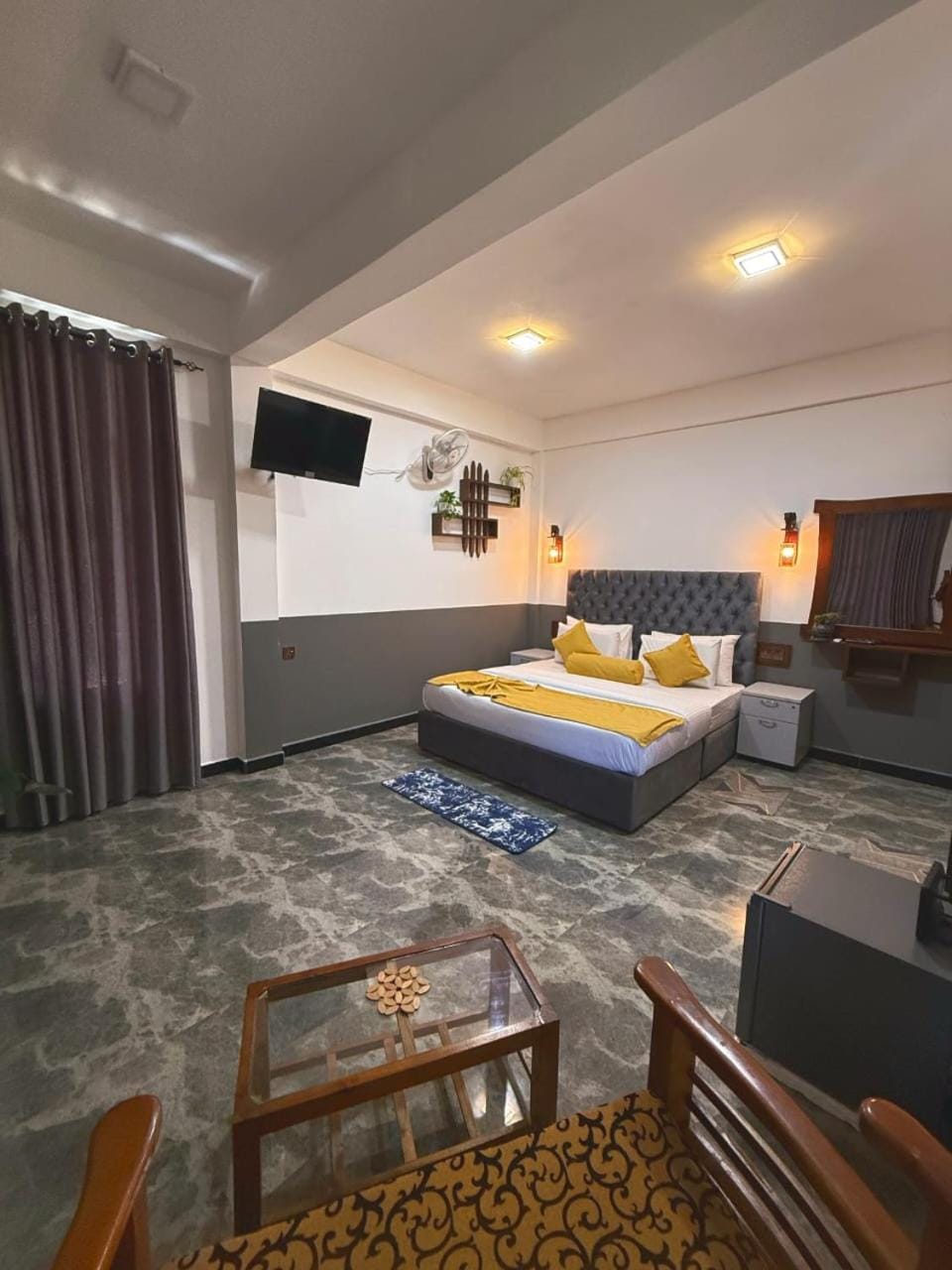 Bed, TV and multimedia, Living room, Photo of the whole room, Seating area, Bedroom
