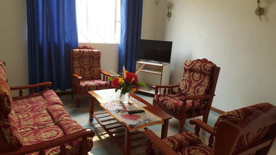 Communal lounge/ TV room, TV and multimedia, Living room, Seating area, Evening entertainment