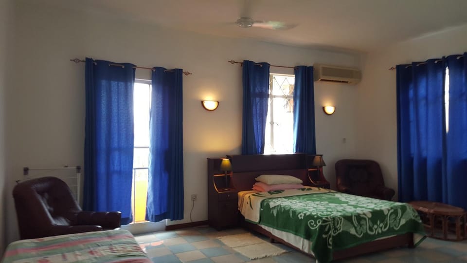 Bed, Photo of the whole room, Bedroom, air conditioner