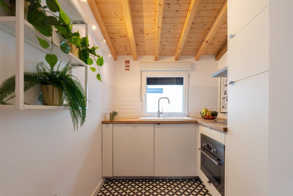 Kitchen or kitchenette, pet friendly, stove