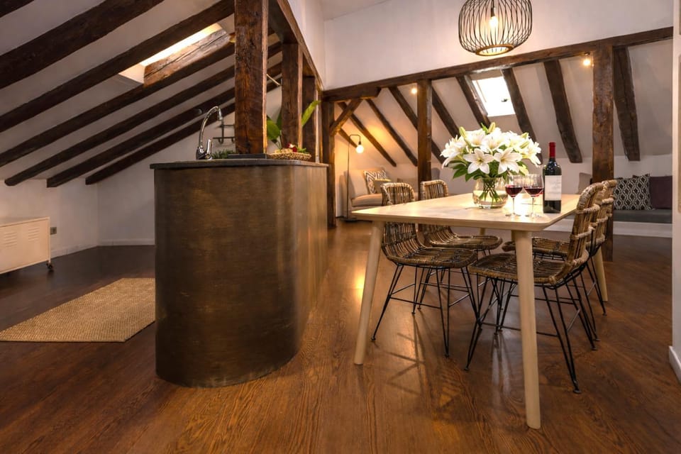 Kitchen or kitchenette, Dining area, kitchen