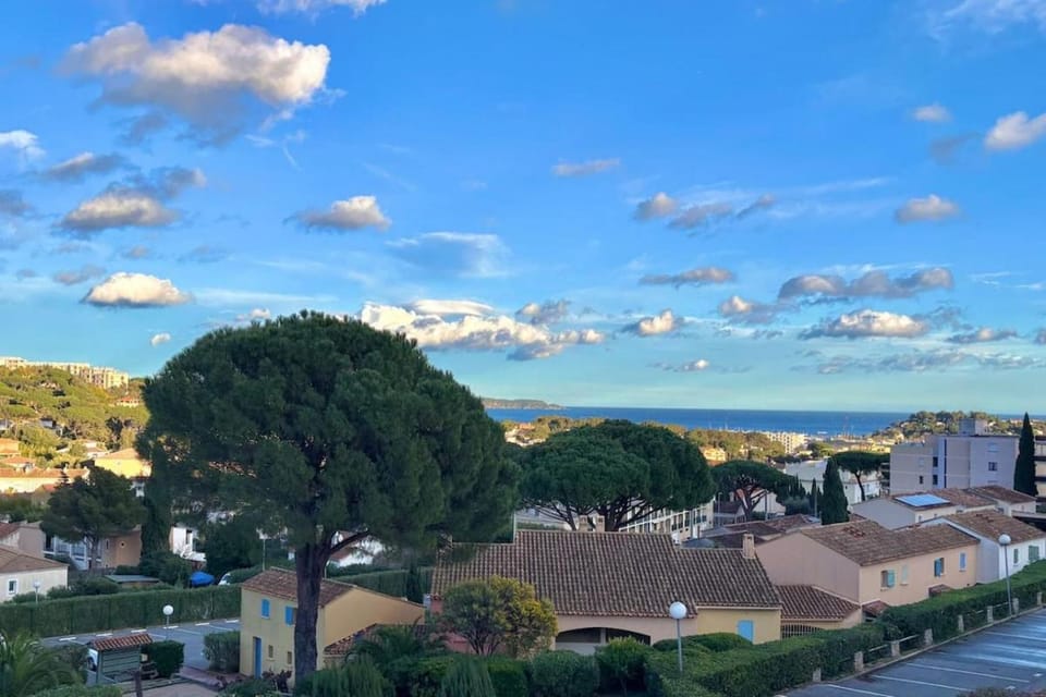 Amaryllis - Appartement avec Vue Mer et Piscine Apartment in Cavalaire-sur-Mer