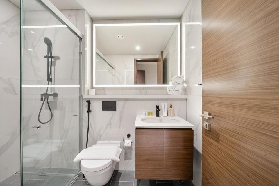 FIRST CLASS 2BR Modern Vibes Urban Luxury Apartment in Dubai