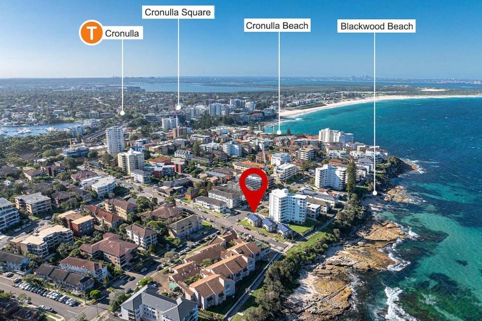 Property building, Nearby landmark, Day, Natural landscape, Bird's eye view, Beach, City view, Sea view, Location