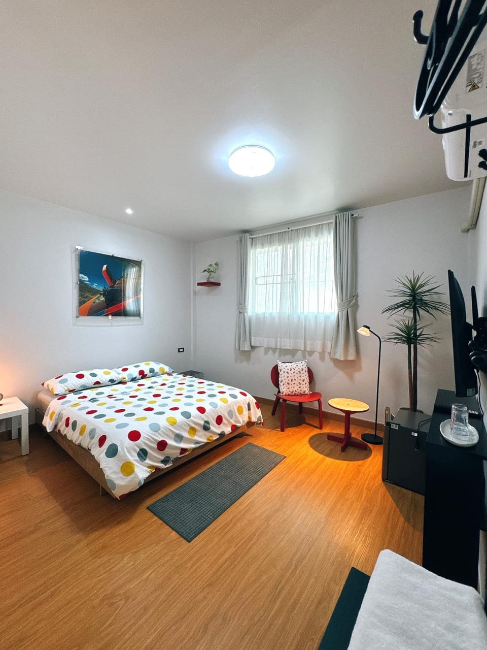 Bed, Photo of the whole room