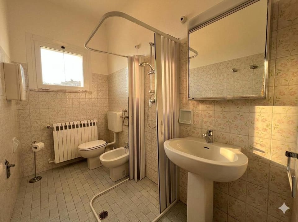 Shower, Toilet, bidet