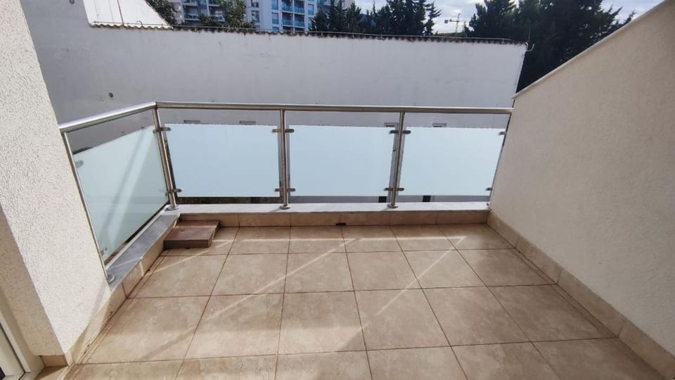 Komforan apartman u Irskom kompleksu, Bečići, blizu mora sa parkingom Apartment in Budva Municipality