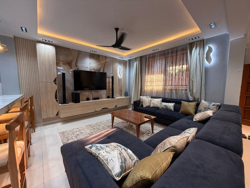 Communal lounge/ TV room, TV and multimedia, Living room, Seating area, Evening entertainment