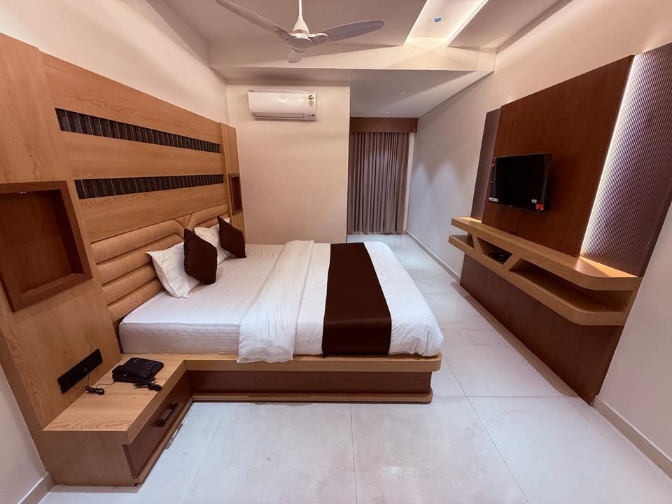Bed, Photo of the whole room, air conditioner