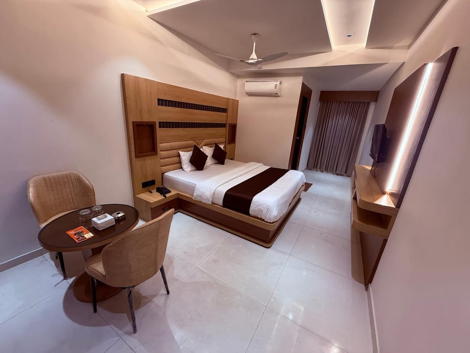Photo of the whole room, Seating area, air conditioner