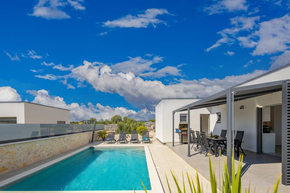 Balcony/Terrace, Swimming pool