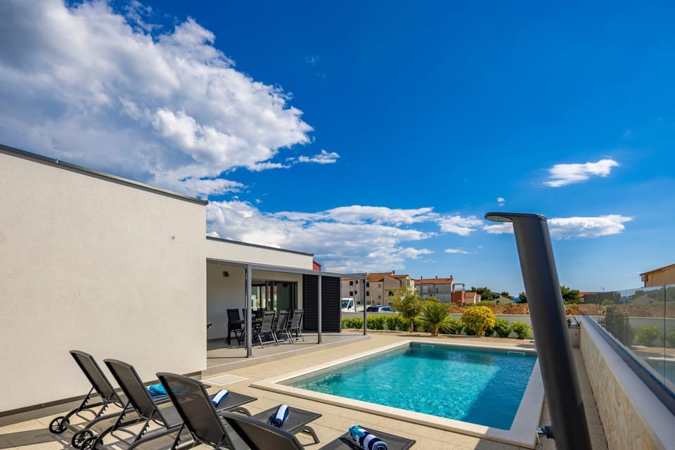 Balcony/Terrace, Swimming pool