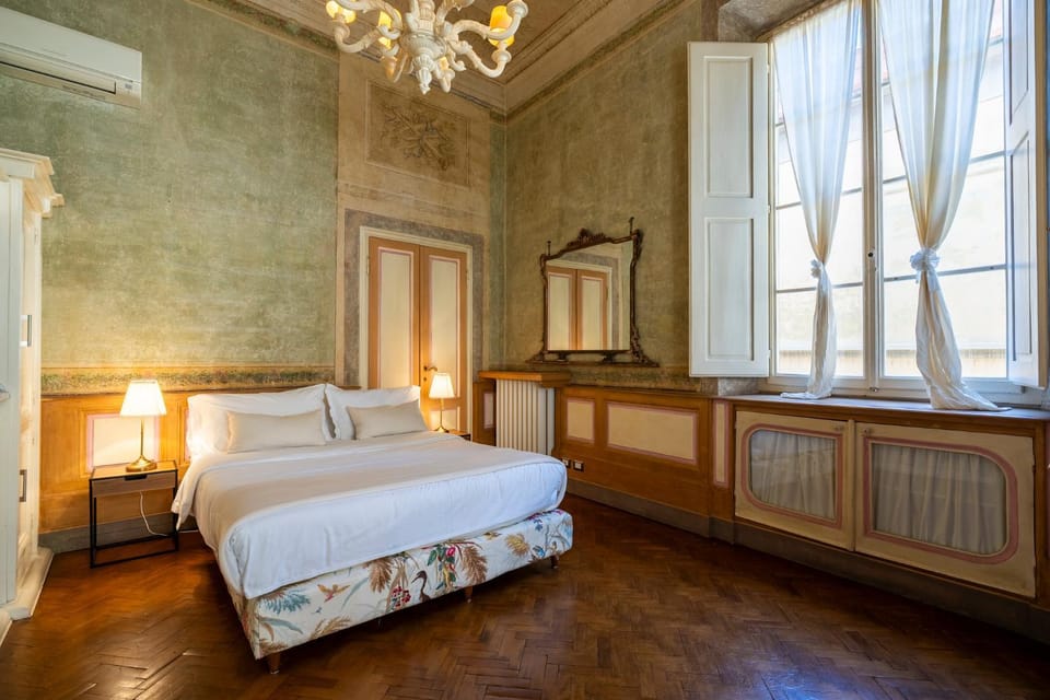 Photo of the whole room, Bedroom, air conditioner