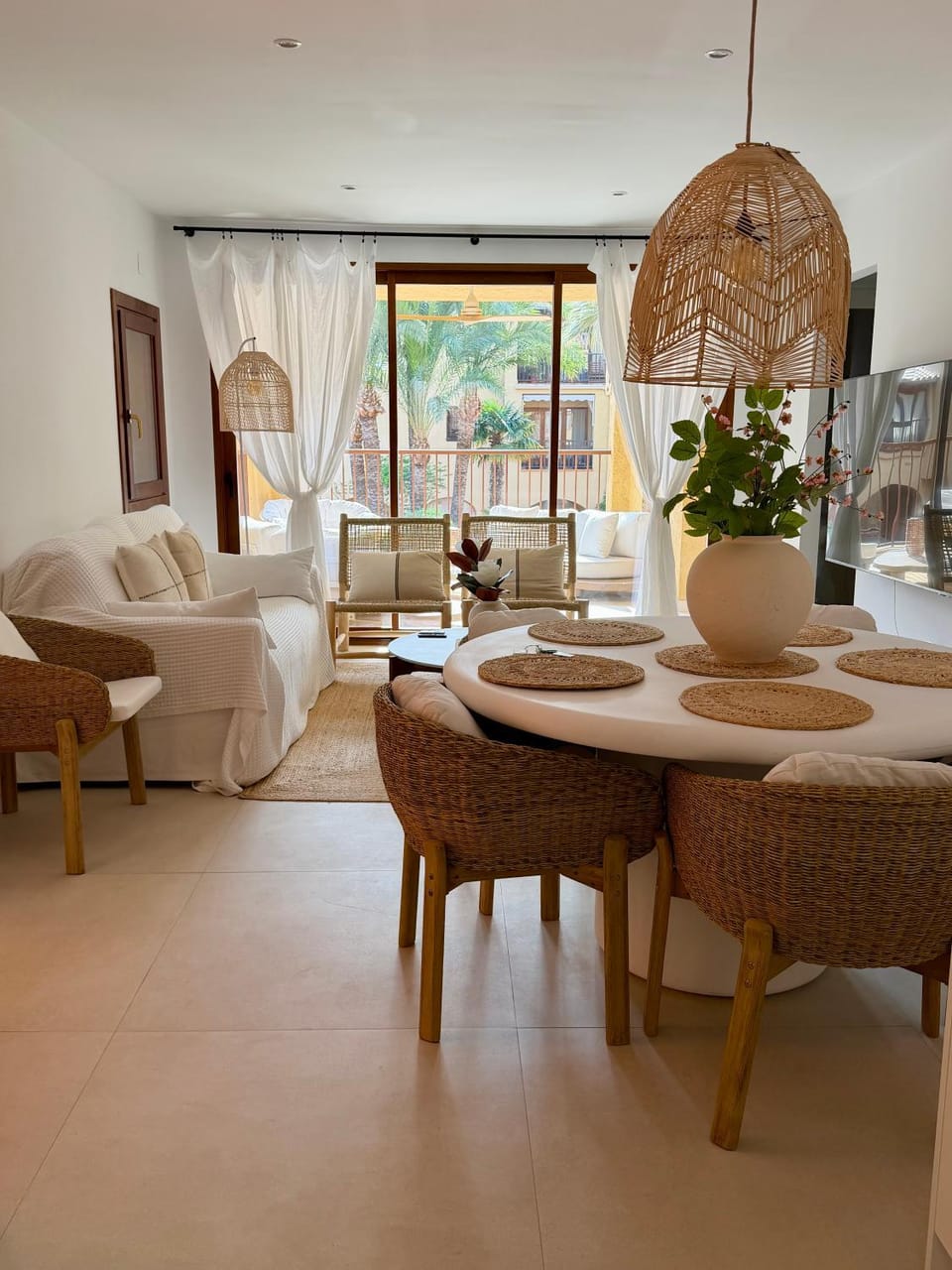 Living room, Dining area
