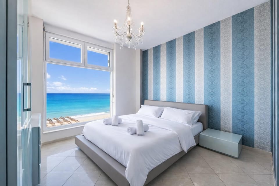 Bed, Natural landscape, Photo of the whole room, Bedroom, Sea view, towels